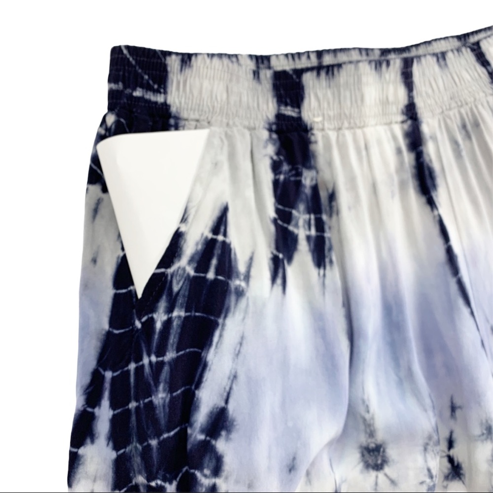 Loose Fit Tie Dye Shorts - Picture 3 of 8